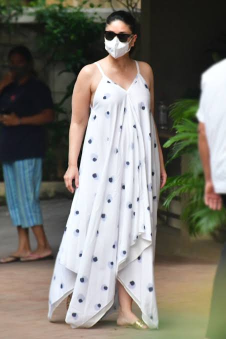 Kareena Kapoor Khan Once Again Nailed The Maternity Fashion in a Comfy  Peachy Pink And White Checkered Dress See Pics